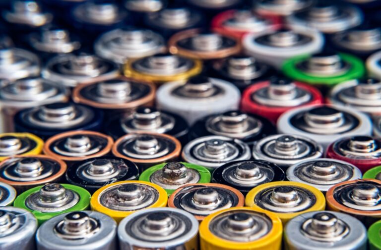 Best AA Batteries for Long-Lasting Power in 2024